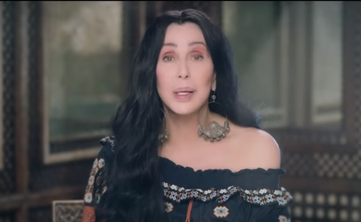 Cher hace su versión en español de "Chiquitita" del grupo ABBA