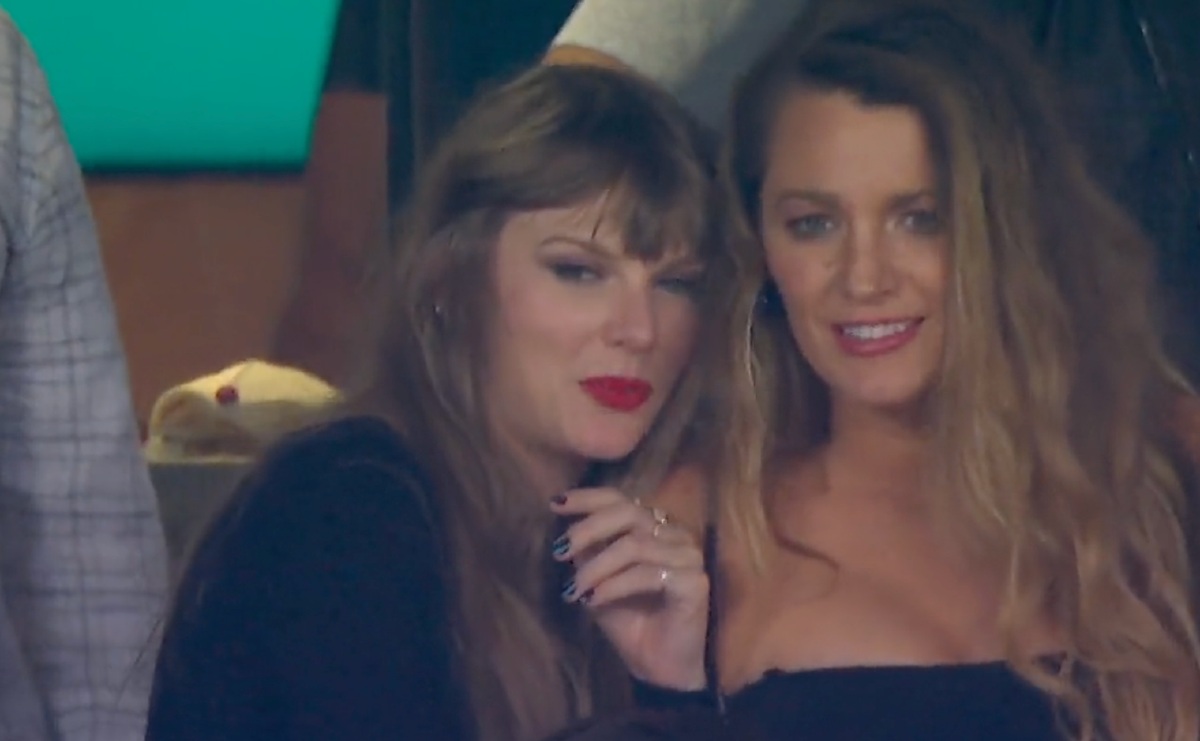 Taylor Swift roba protagonismo en juego de Travis Kelce; invita a Blake Lively, Ryan Reynolds y Hugh Jackman