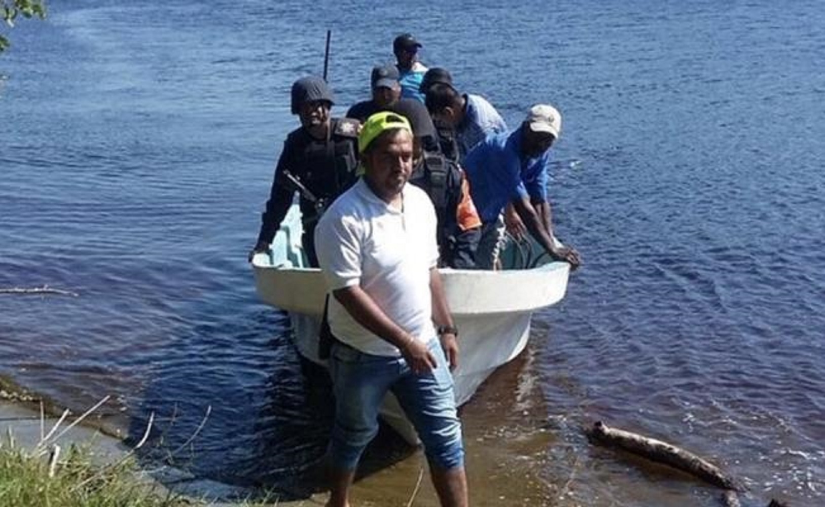 Reportan 2 pescadores desaparecidos y un niño atrapado por un cocodrilo en Oaxaca