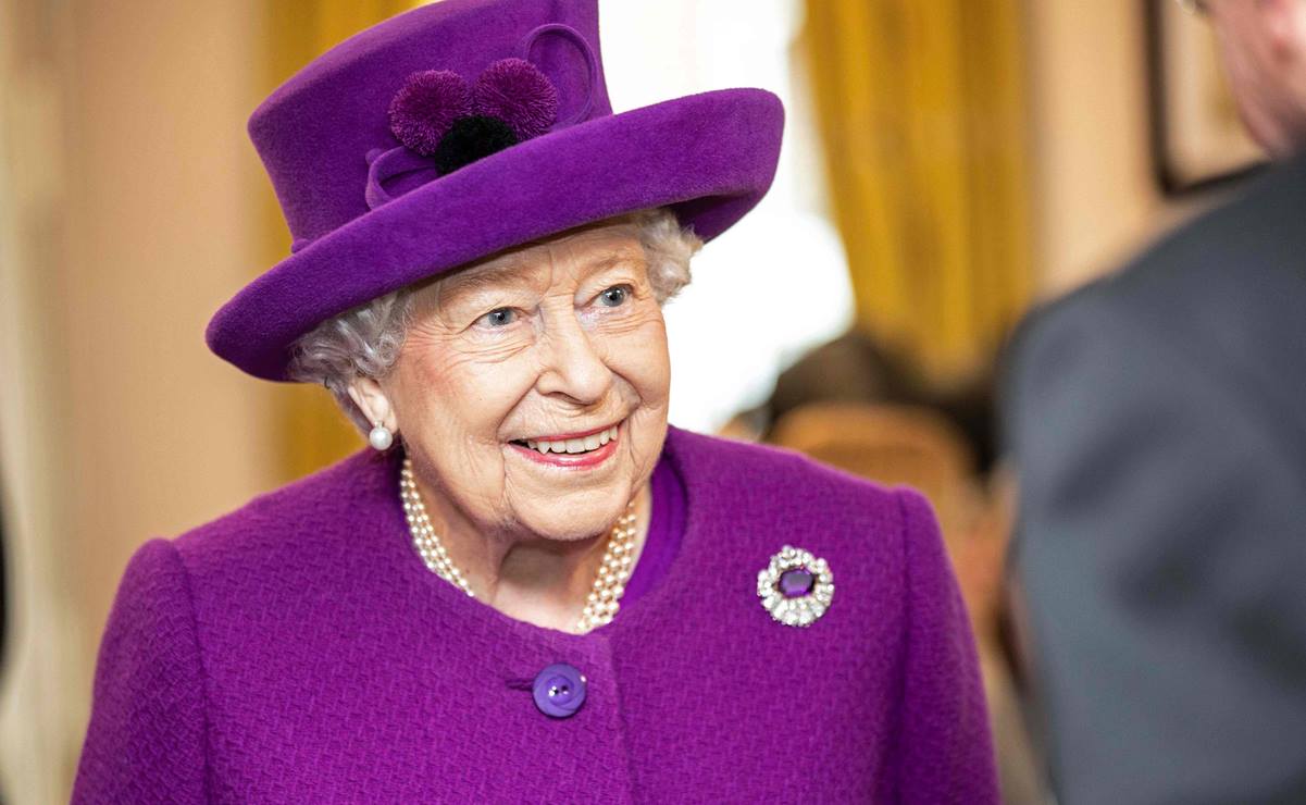 Reina Isabel II usará piel sintética para nuevos vestuarios
