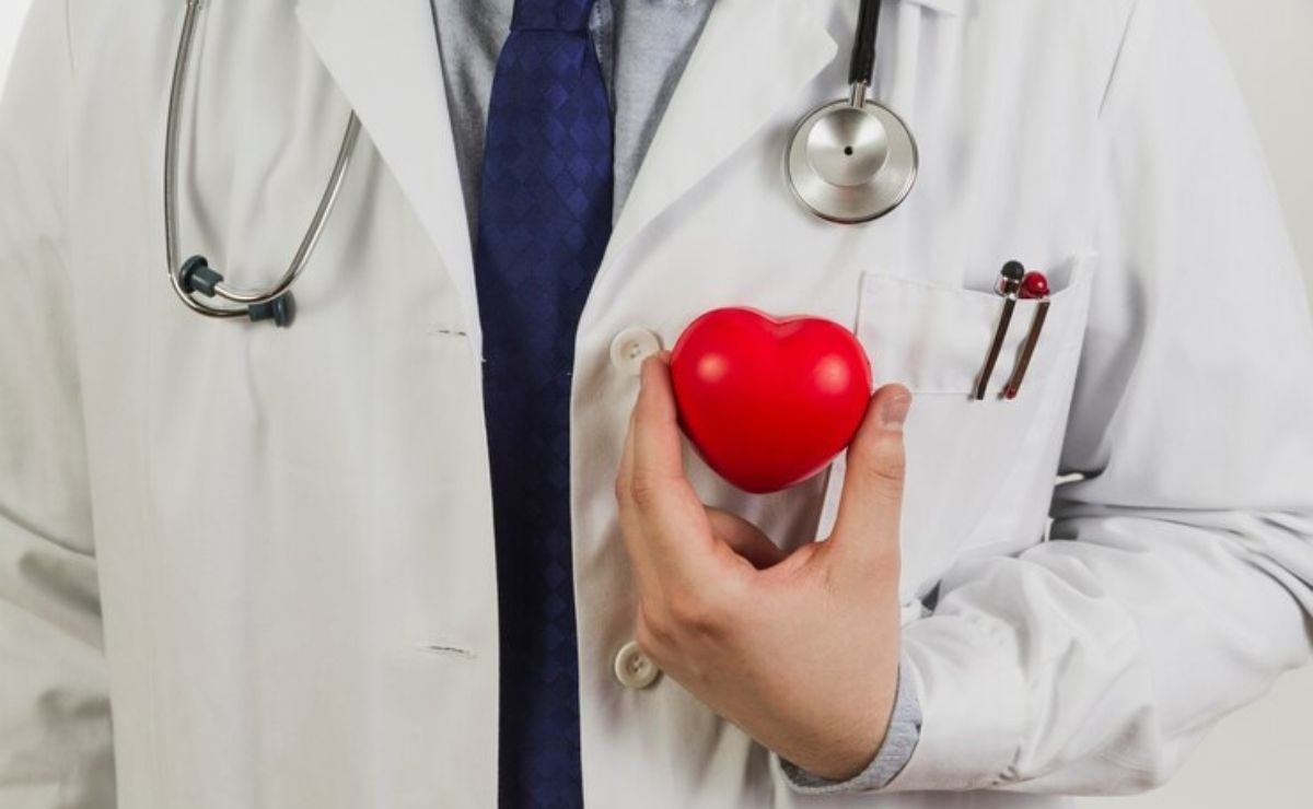 Guía para diferenciar síntomas de un paro cardíaco de un infarto: ¿Cómo actuar?