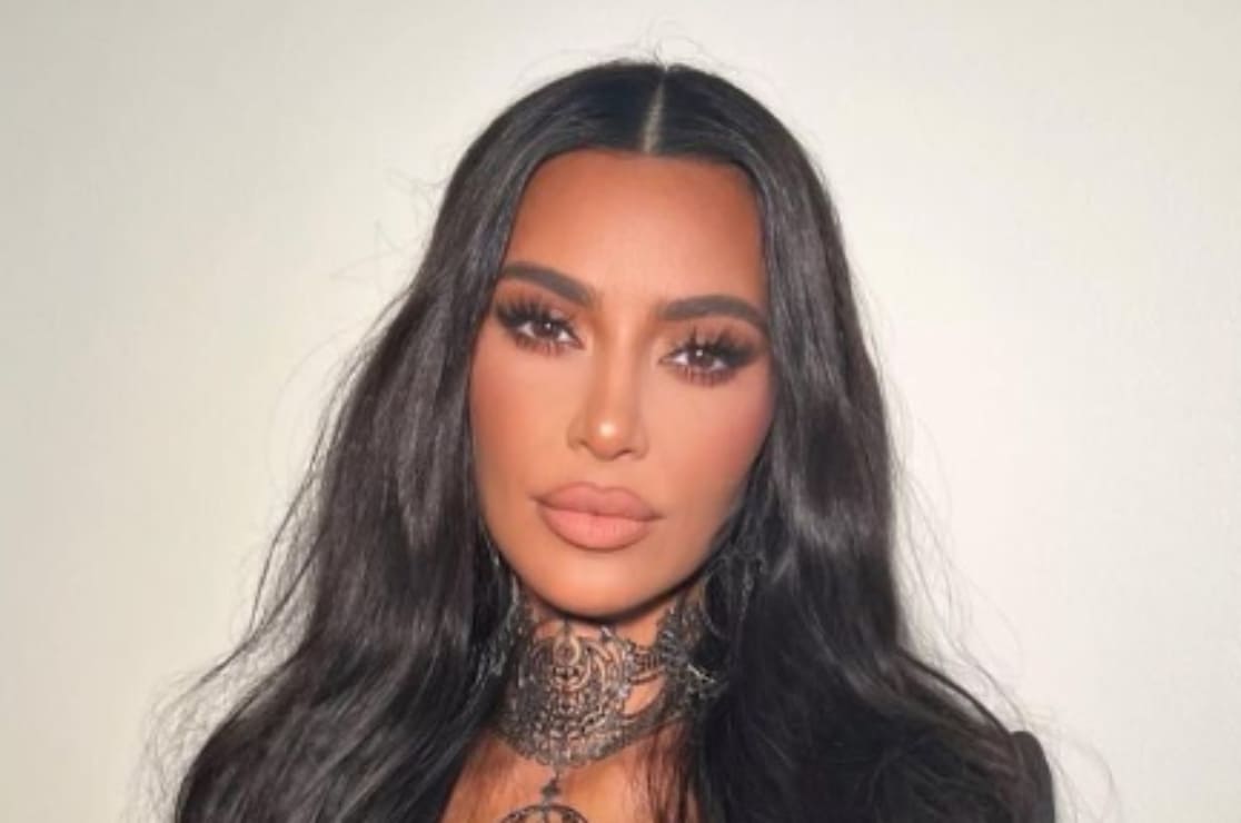 Kim Kardashian causa preocupación al compartir fotos de su cuerpo con psoriasis