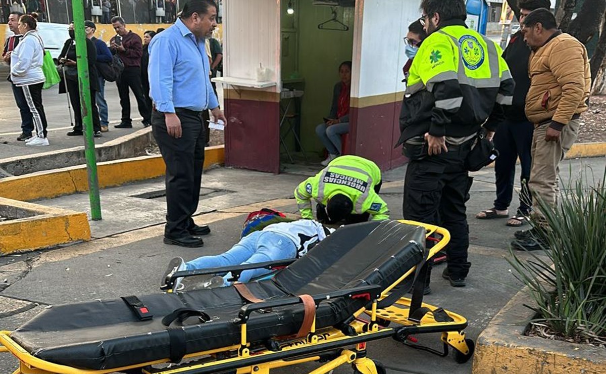 Incidente en metro Oceanía; mujer queda inconsciente tras intentar alcanzar una combi