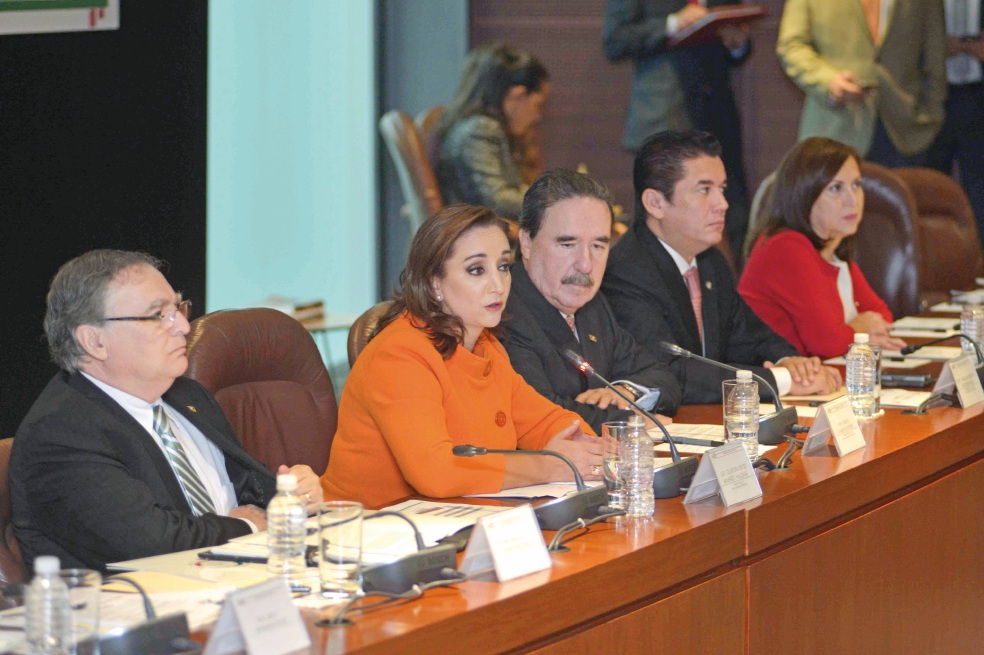 Ruiz Massieu ofrece trabajar con el Senado