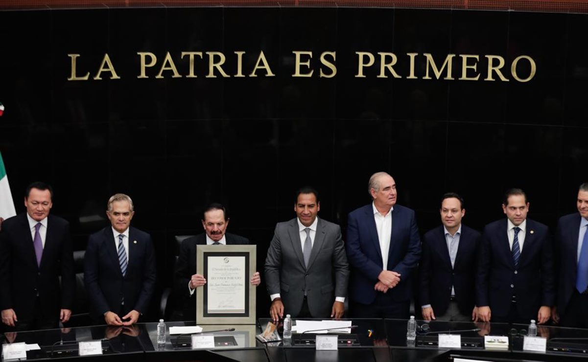 Senado reconoce labor de Juan Francisco Ealy Ortiz al frente de EL UNIVERSAL