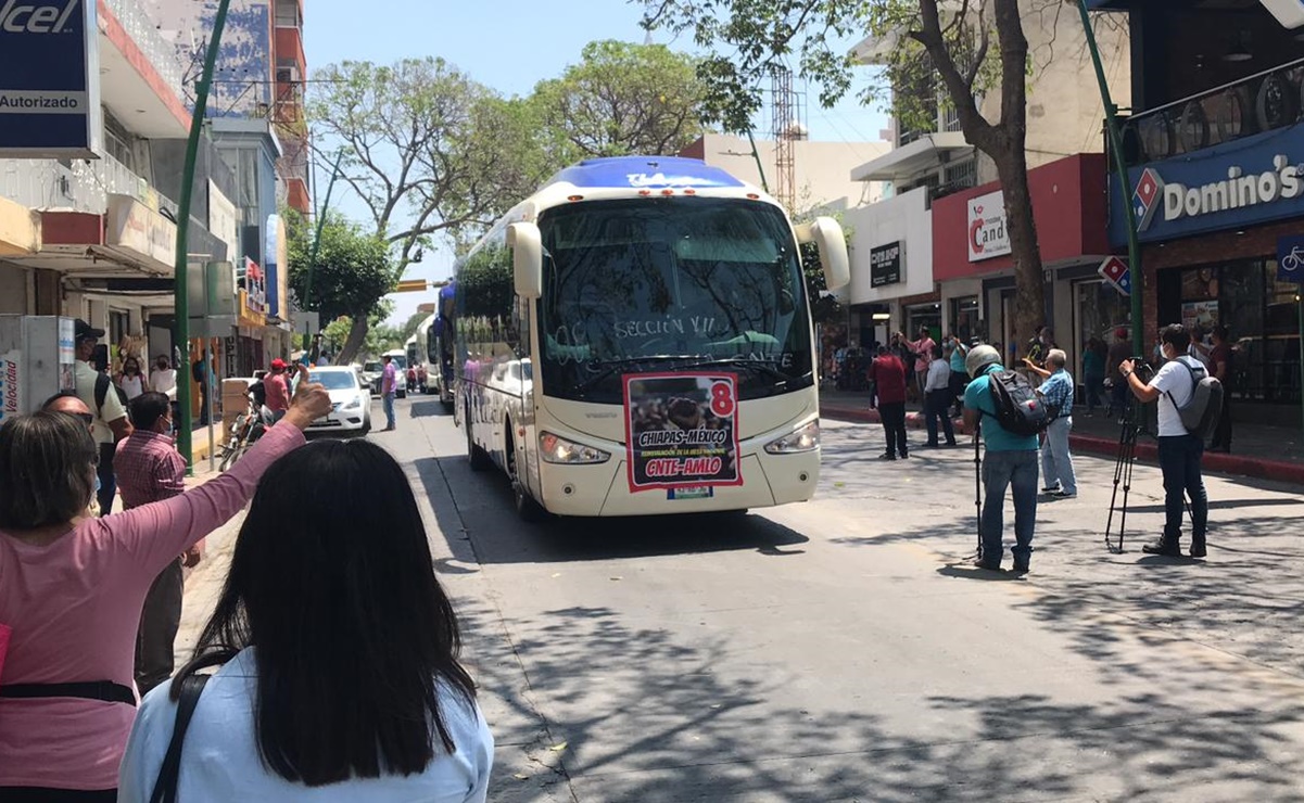 Maestros de Chiapas inician caravana motorizada hacia la CDMX