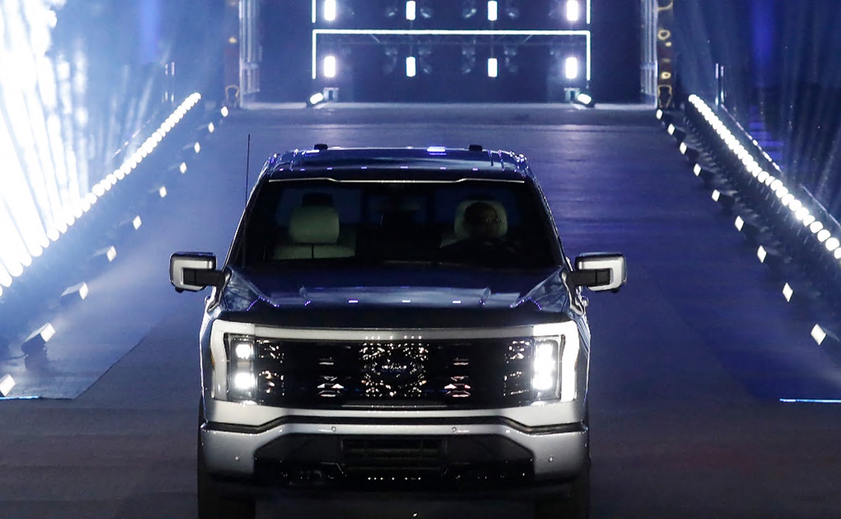 Ford producirá en EU más vehículos de gasolina y menos de la camioneta eléctrica F-150