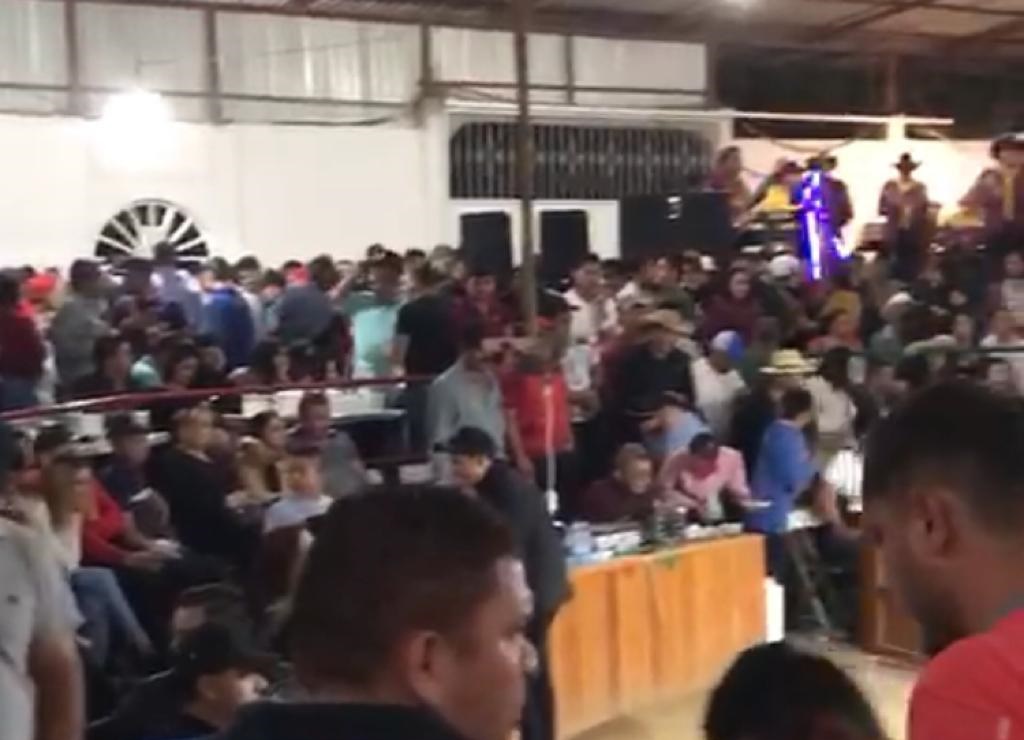 Denuncian que fiestas en Arteaga, Michoacán, llevan 3 días; advierten contagio masivo de Covid