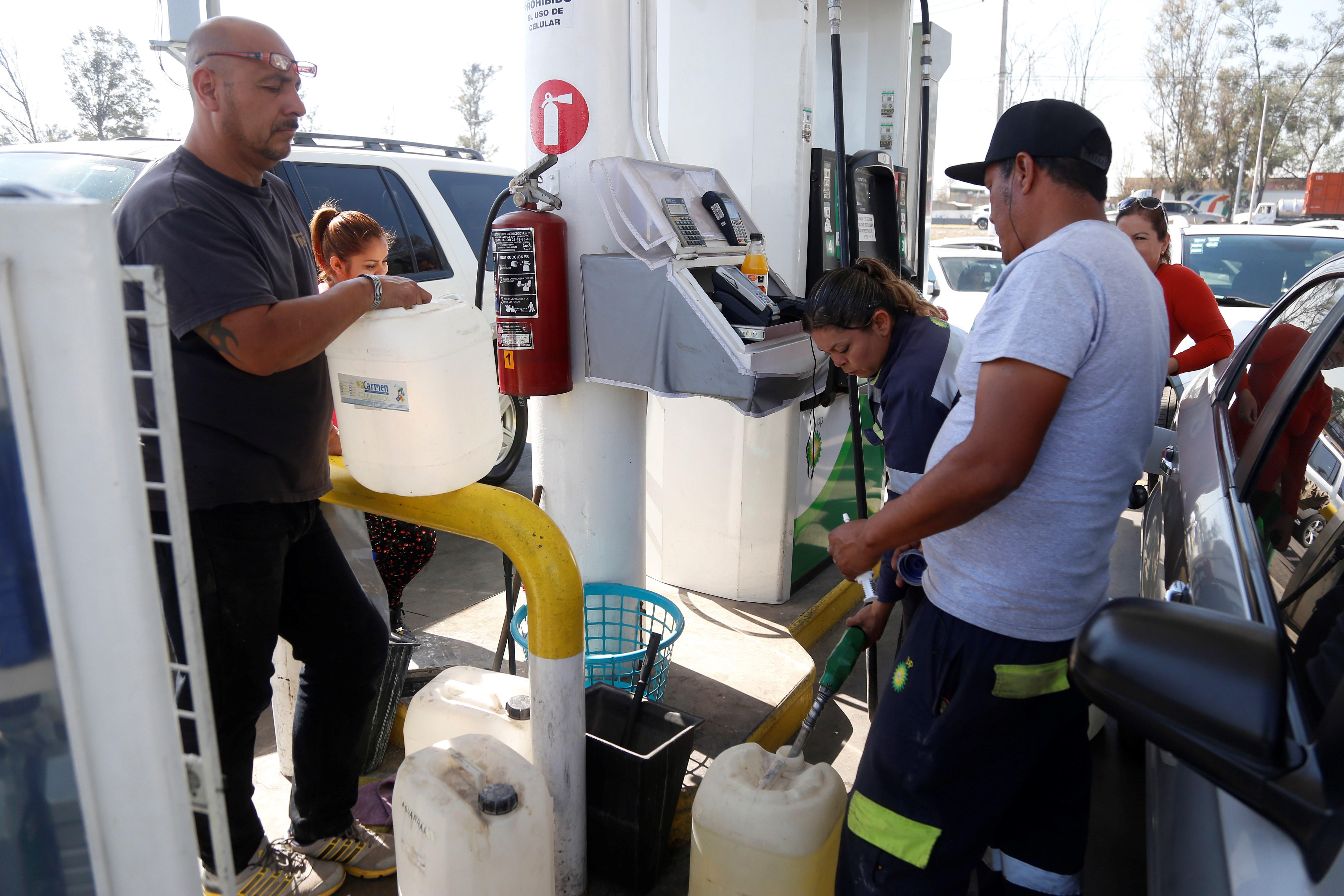 Empresarios ven "torpe" plan contra huachicoleo y temen se agrave desabasto