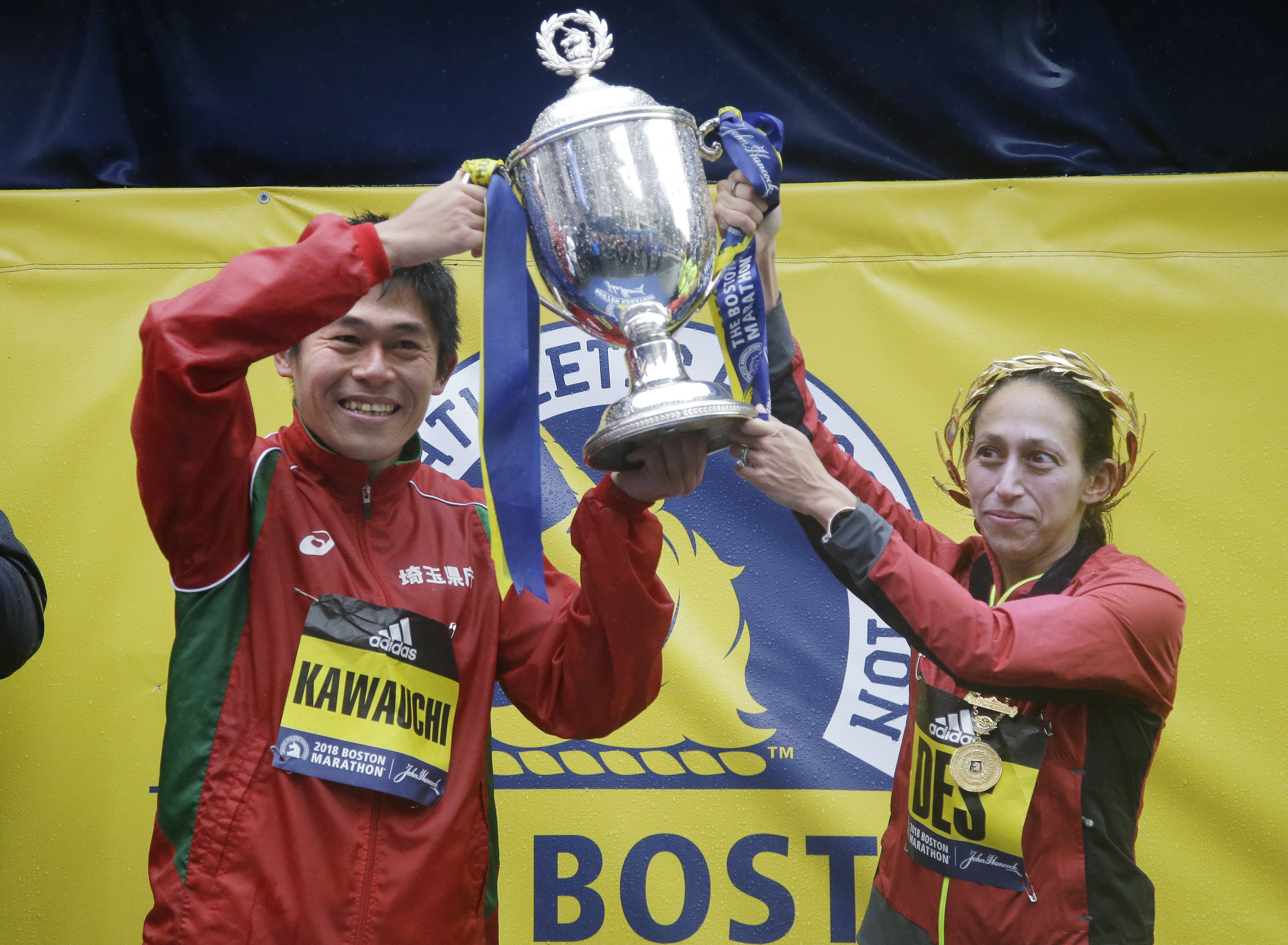 Yuki Kawauchi y Desiree Linden ganan el Maratón de Boston 