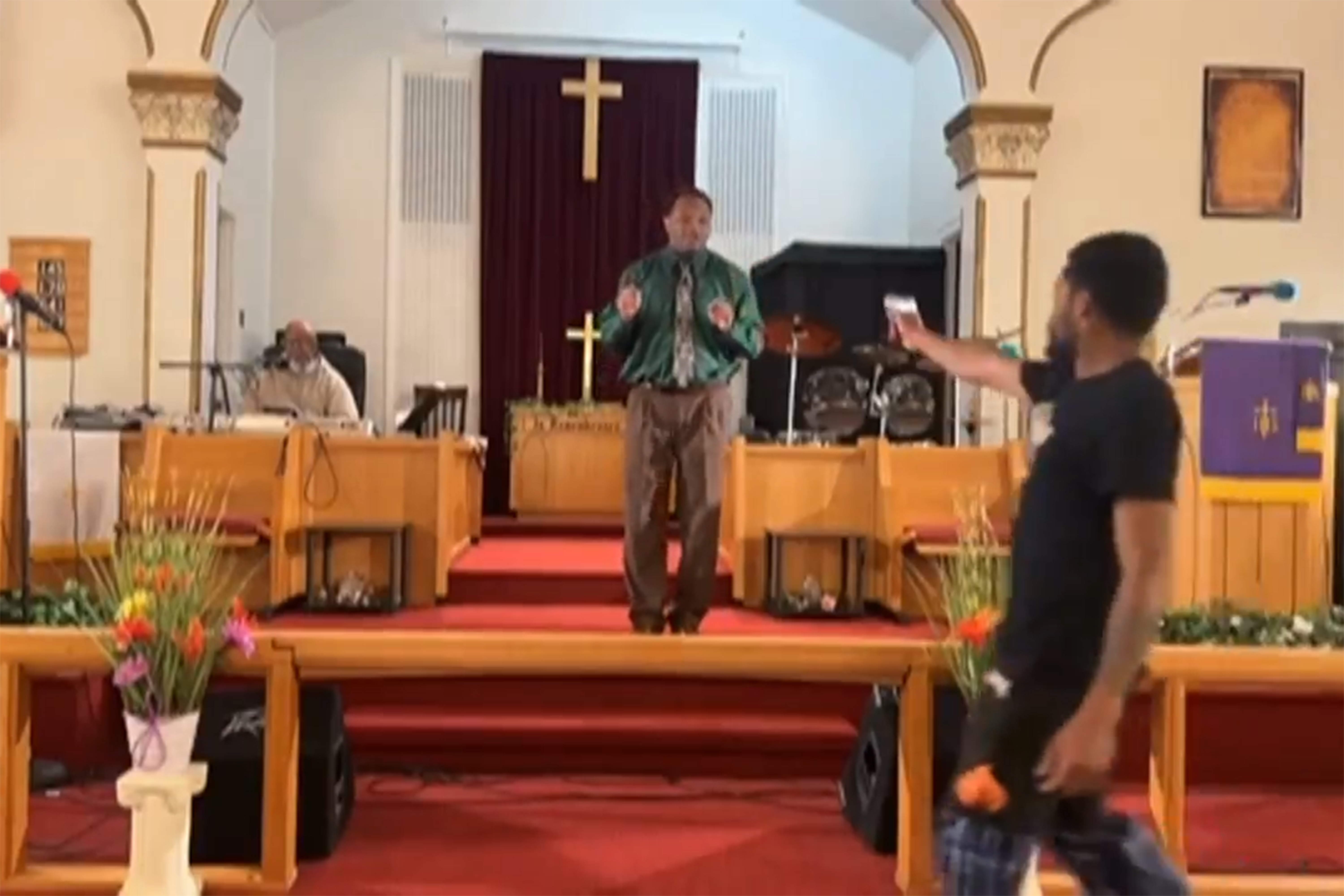 Hombre intenta disparar contra pastor en Iglesia de Pittsburgh;"Dios le dijo que lo hiciera". VIRAL
