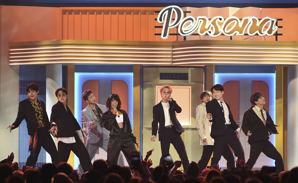 La banda k-pop BTS brilla en los Billboard y hasta "opaca" a Maluma