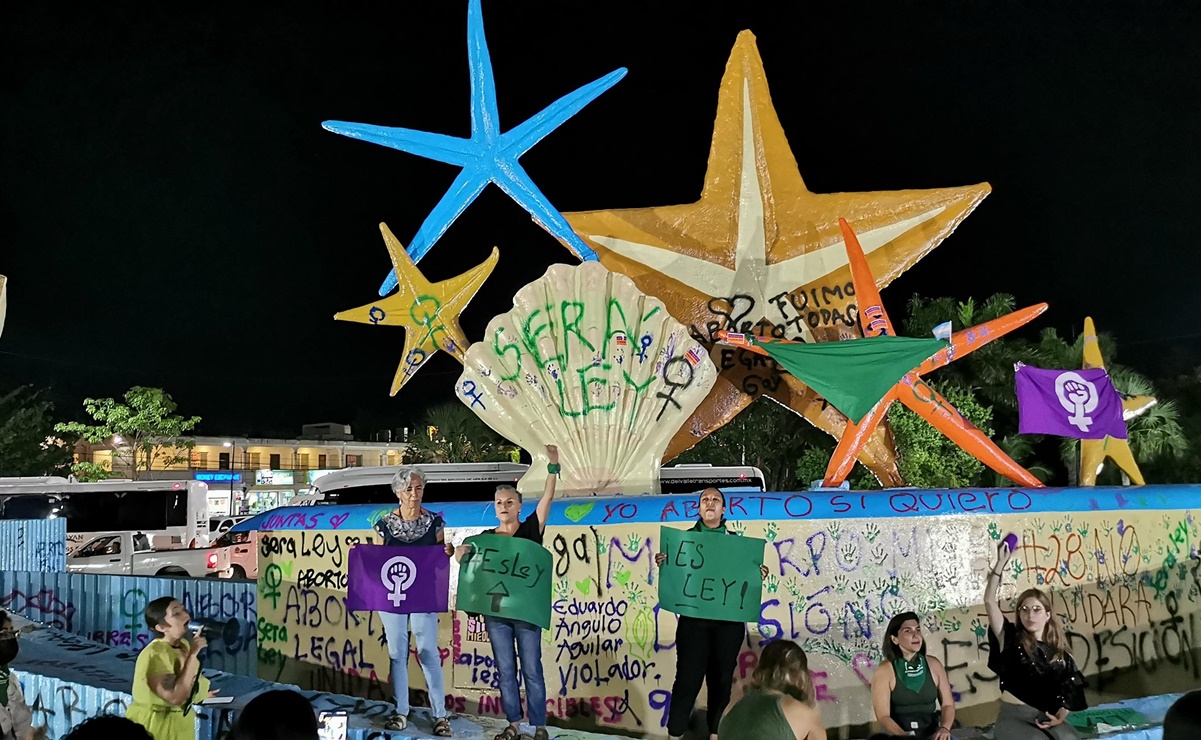 Contrastes: feministas celebran despenalización del aborto en Quintana Roo y Diócesis condena decisión legislativa 
