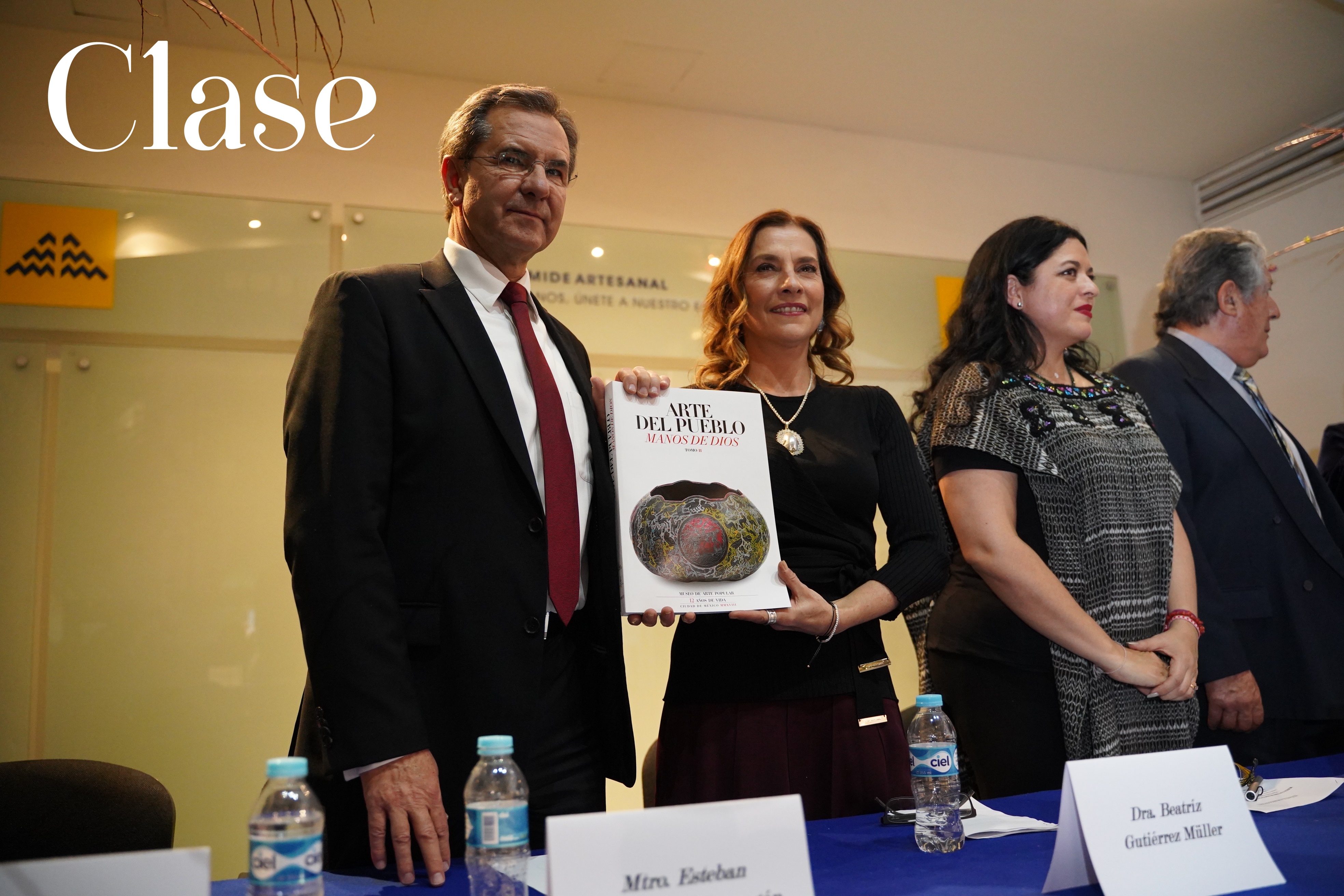  Esteban Moctezuma, Beatriz Gutiérrez Müller y Alejandra Frausto presentan libro del Museo de Arte Popular 