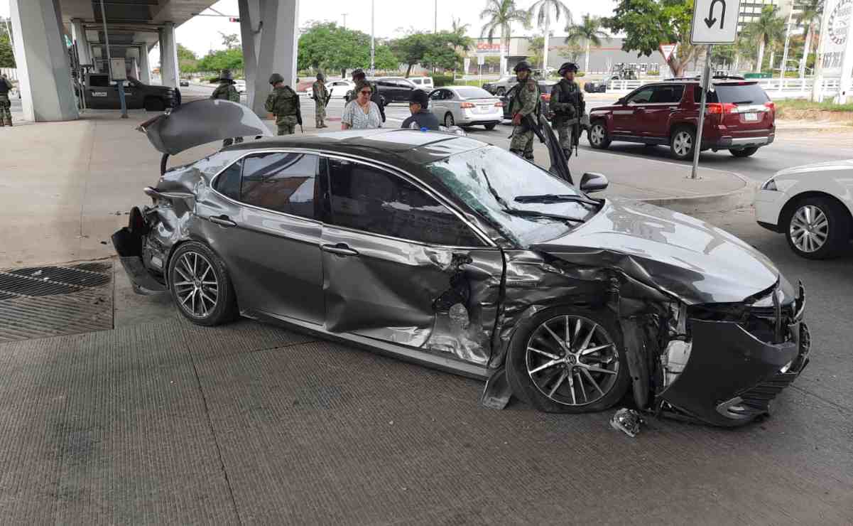 Reportan 6 lesionados tras choque de unidad del ejército con automóvil particular en Culiacán