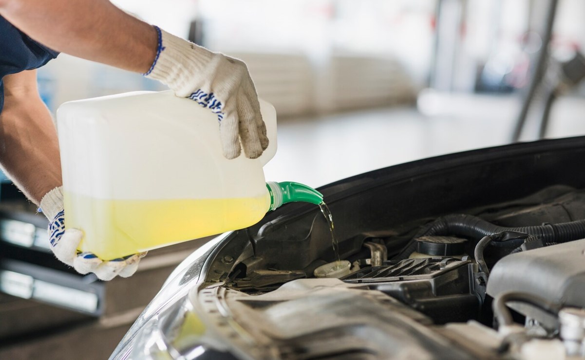 Por qué no debes ponerle aceite "quemado" al auto