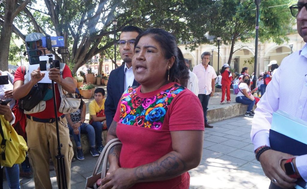 Paola permanece en casa ante imposibilidad de garantizar su acceso con pantalón a la escuela en Oaxaca