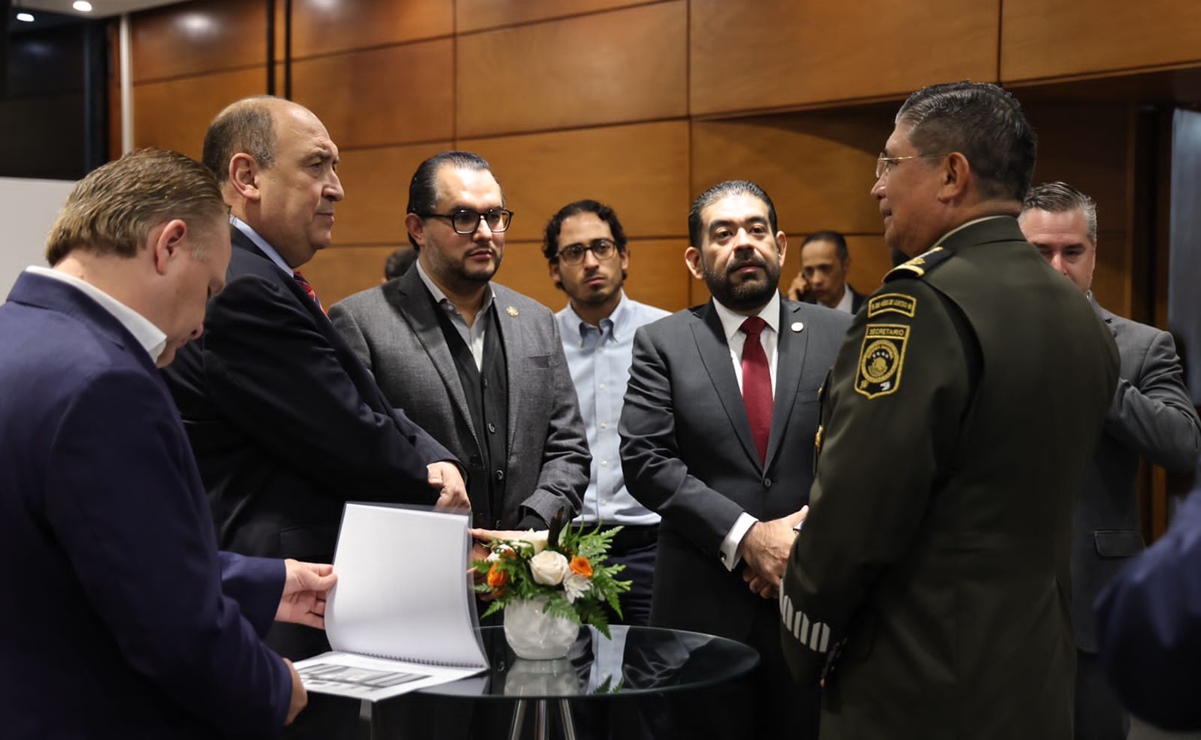 Luis Cresencio Sandoval participa en San Lázaro en sesión solemne por bicentenario del Heroico Colegio Militar