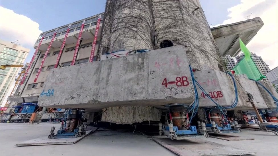 Así trasladaron un edificio escolar de más 7 mil toneladas en Shanghái