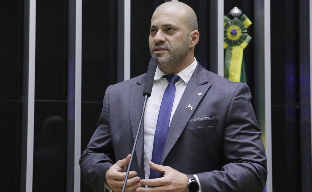 Diputado brasileño se atrinchera con todo y colchón en su oficina del Congreso