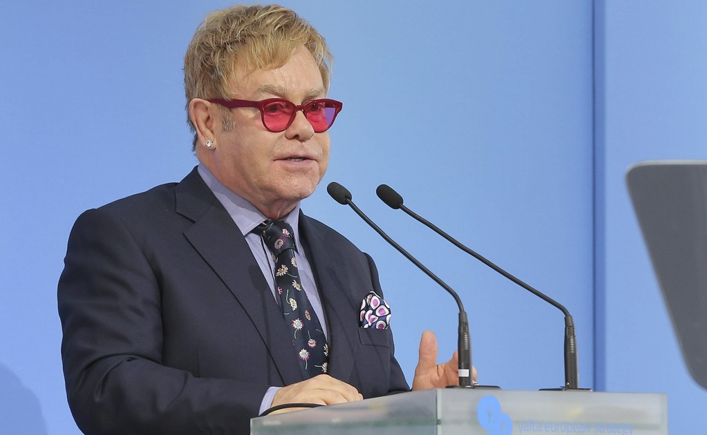 Elton John pide a Ucrania que acepte a los homosexuales 