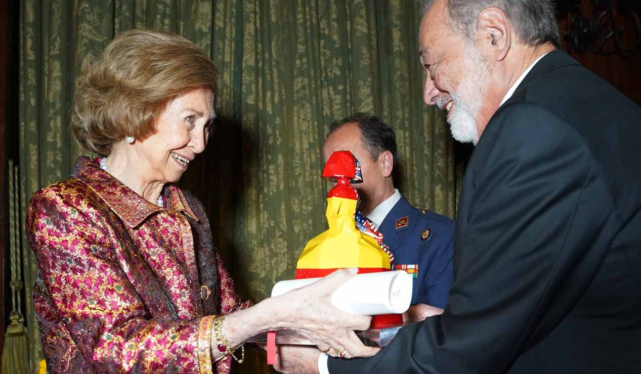 Carlos Slim Helú es condecorado por la reina Sofía de España y Grecia por su labor filantrópica