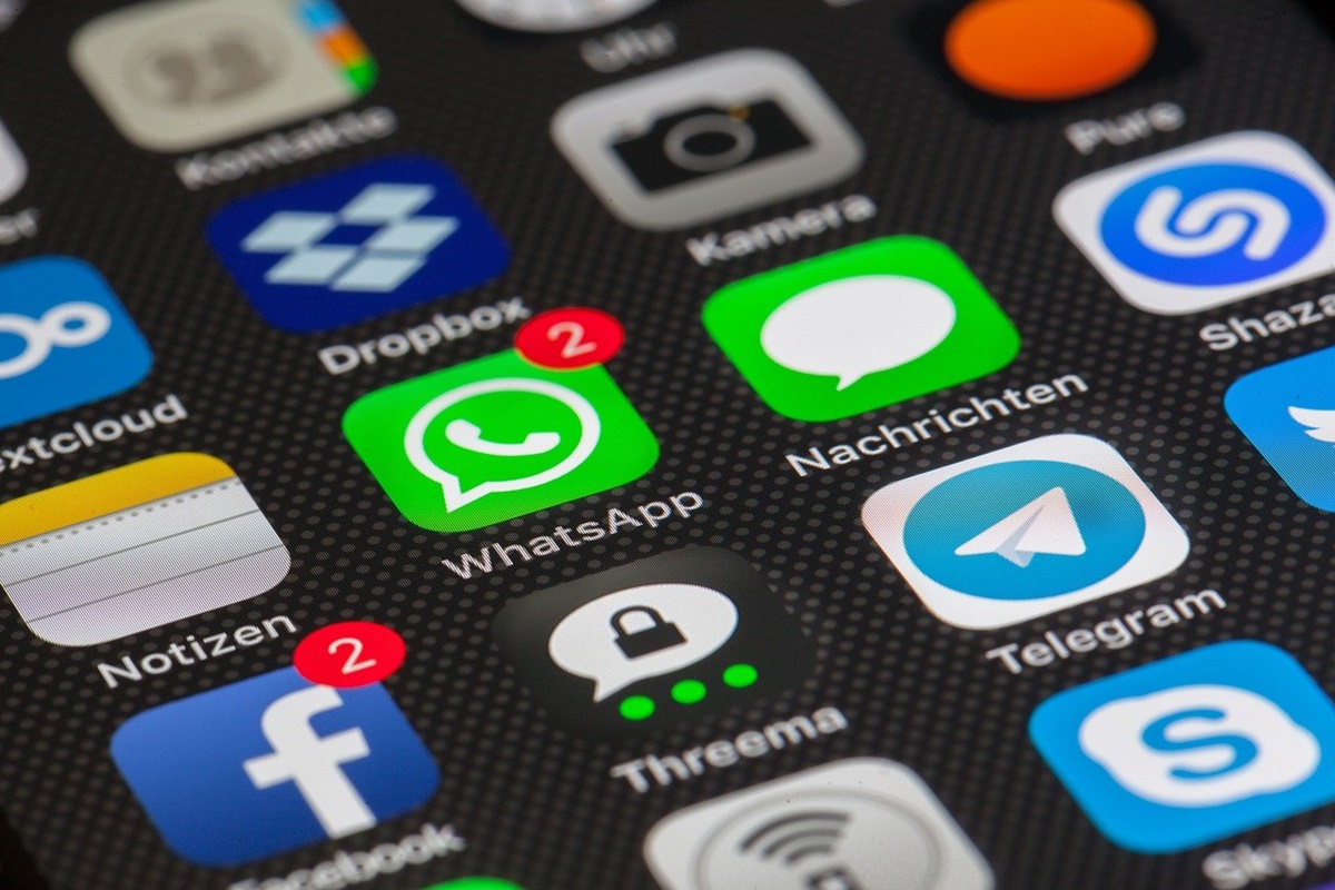 ¿Cómo pasar stickers y contactos de WhatsApp a Telegram?