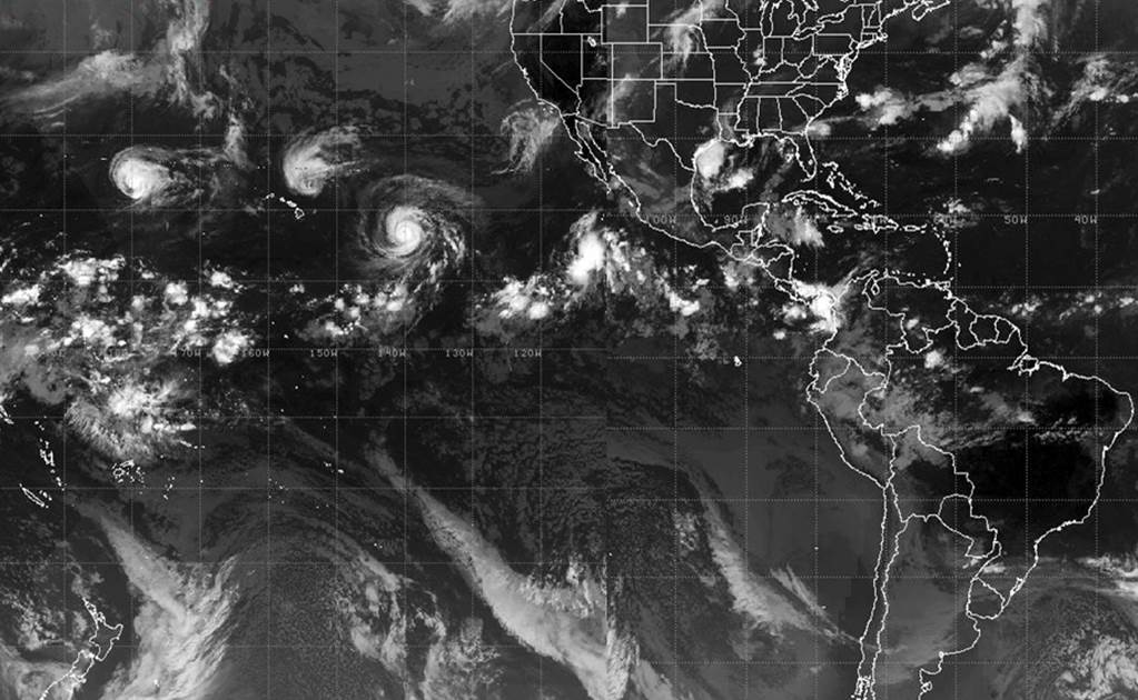 Tres huracanes simultáneos de categoría 4 agitan al Pacífico