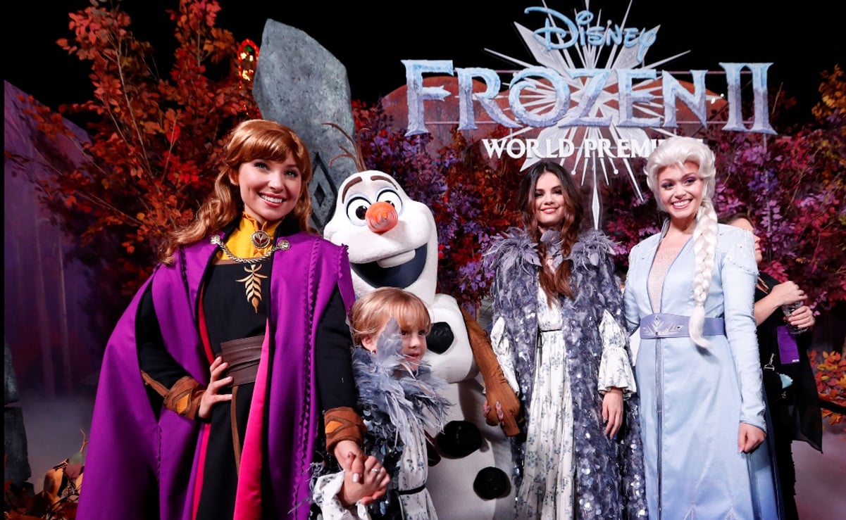 Selena Gomez sorprende con vestuario en la premiere de "Frozen 2"