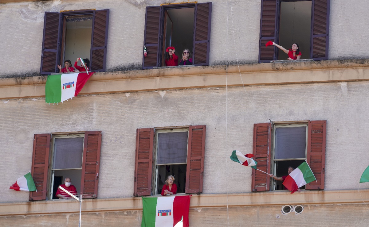 En cuarentena por Covid-19, italianos cantan "Bella Ciao", celebrando el Día de la Liberación