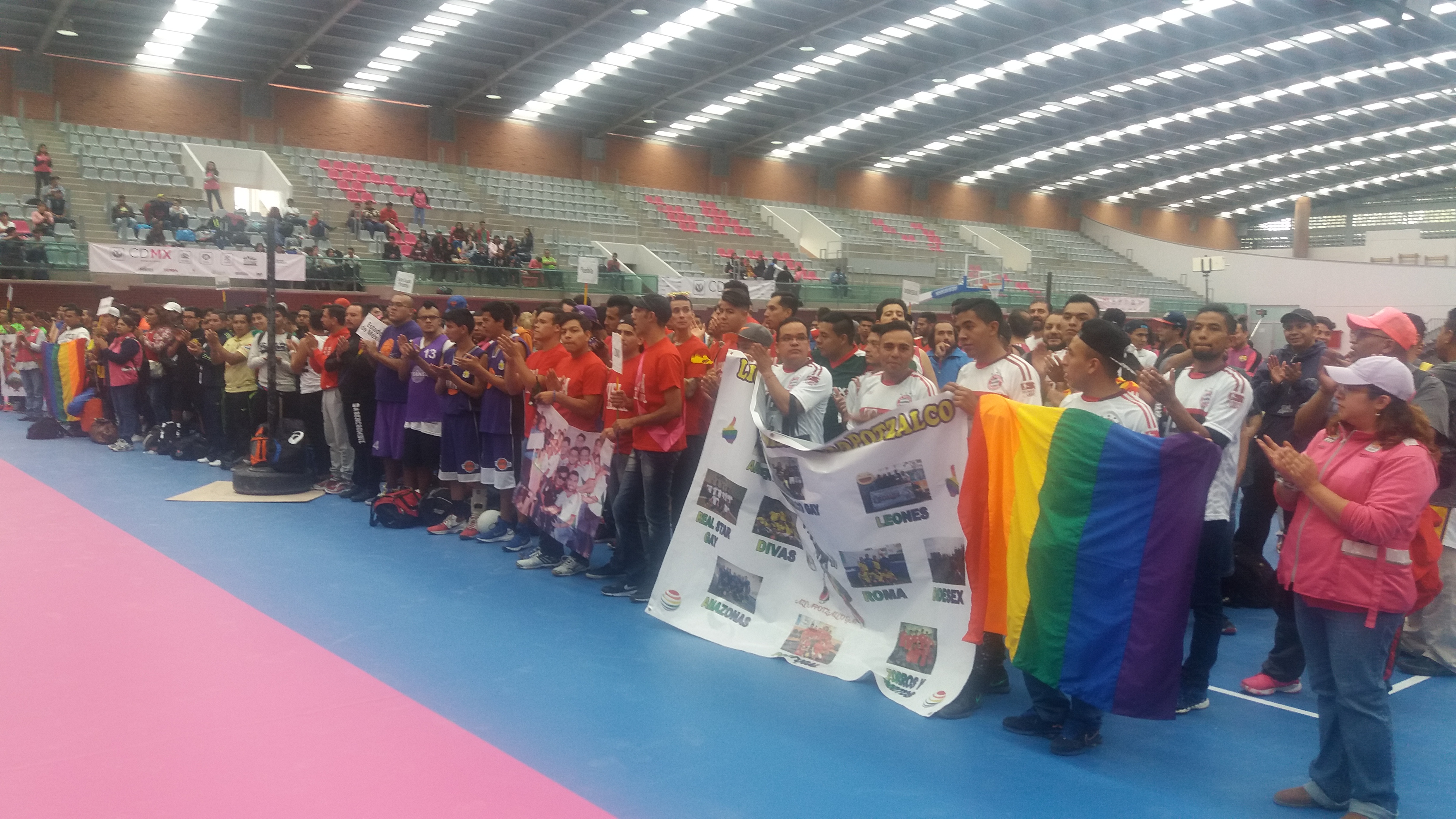 Deportistas de comunidad LGBTTTI compiten en la CDMX