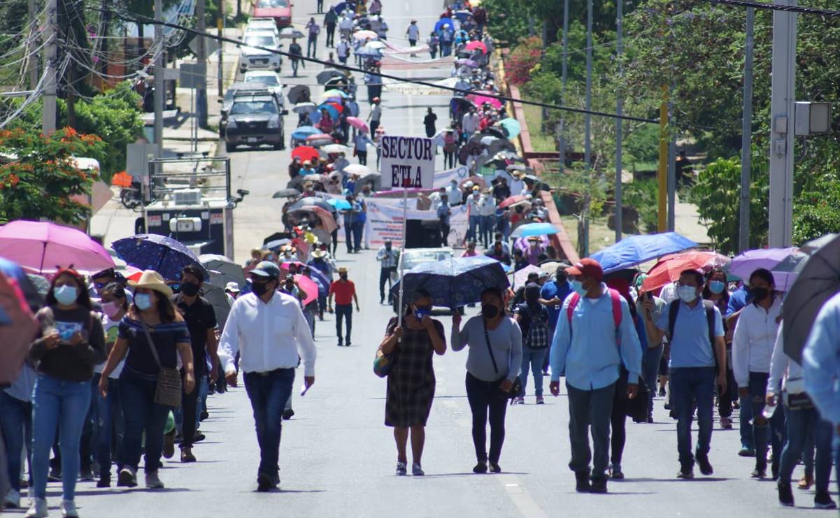Ya vacunados, maestros de la Sección 22 del SNTE regresan a protestar a calles de Oaxaca