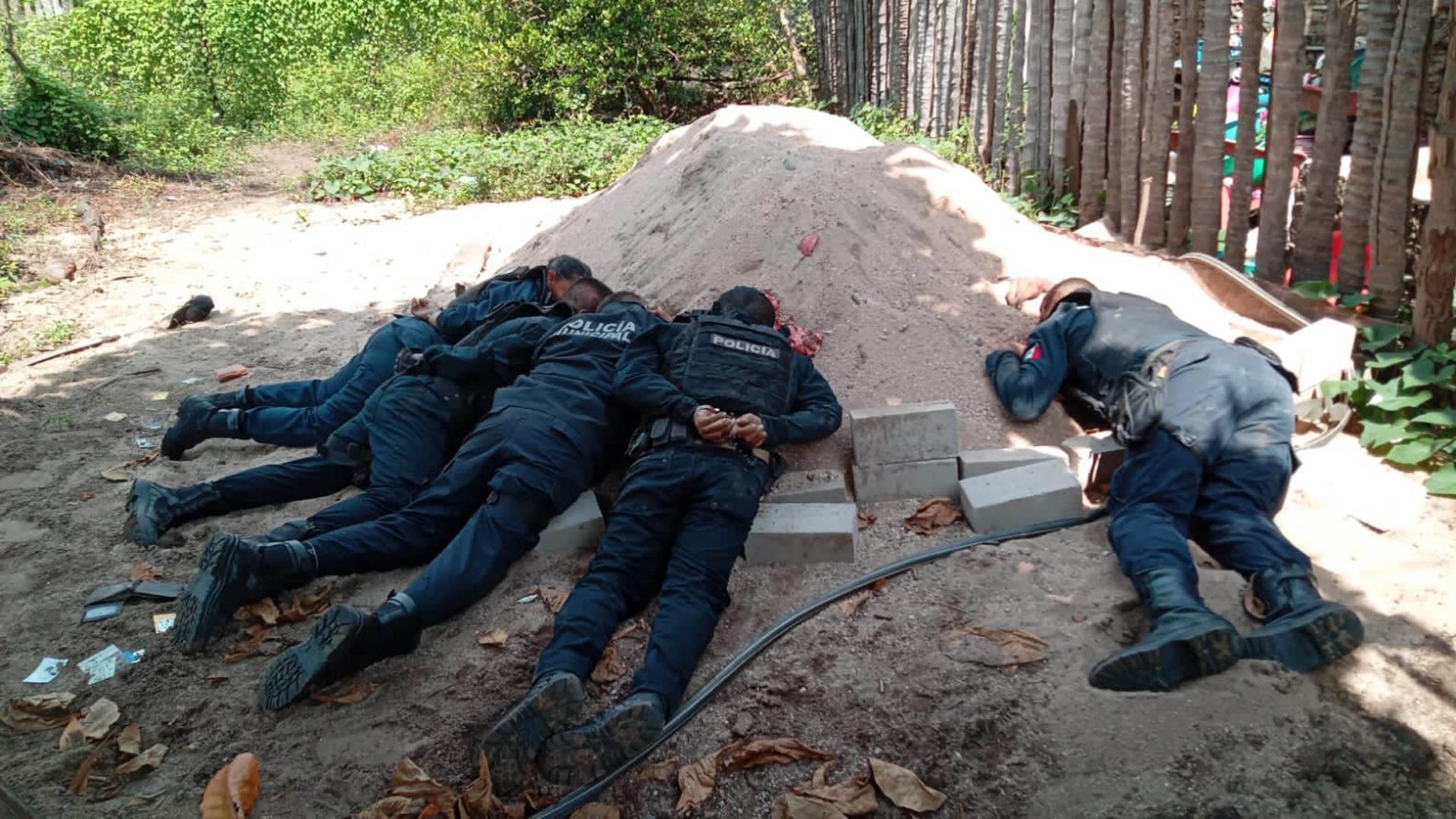 Matan a 13 policías municipales en Guerrero; fiscalía ordena a su personal “no presentarse”