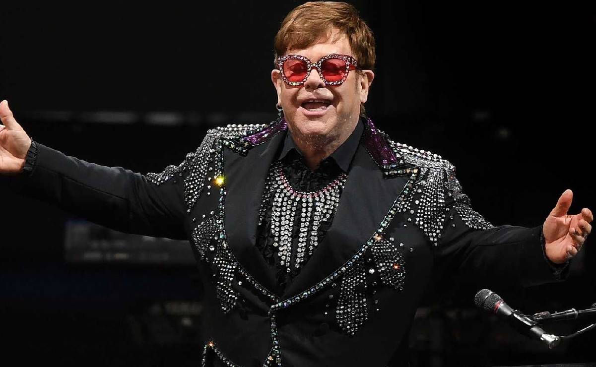 Elton John pasa el fin de semana hospitalizado tras sufrir una aparatosa caída, esto se sabe sobre su salud
