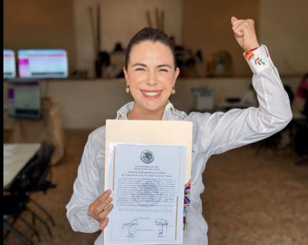 Alma de la Vega recibe constancia como diputada federal electa por el cuarto distrito electoral de Tulancingo