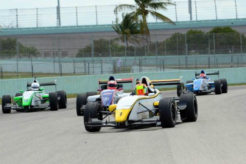 Doble podio para Sergio Muñoz en LATAM  F200