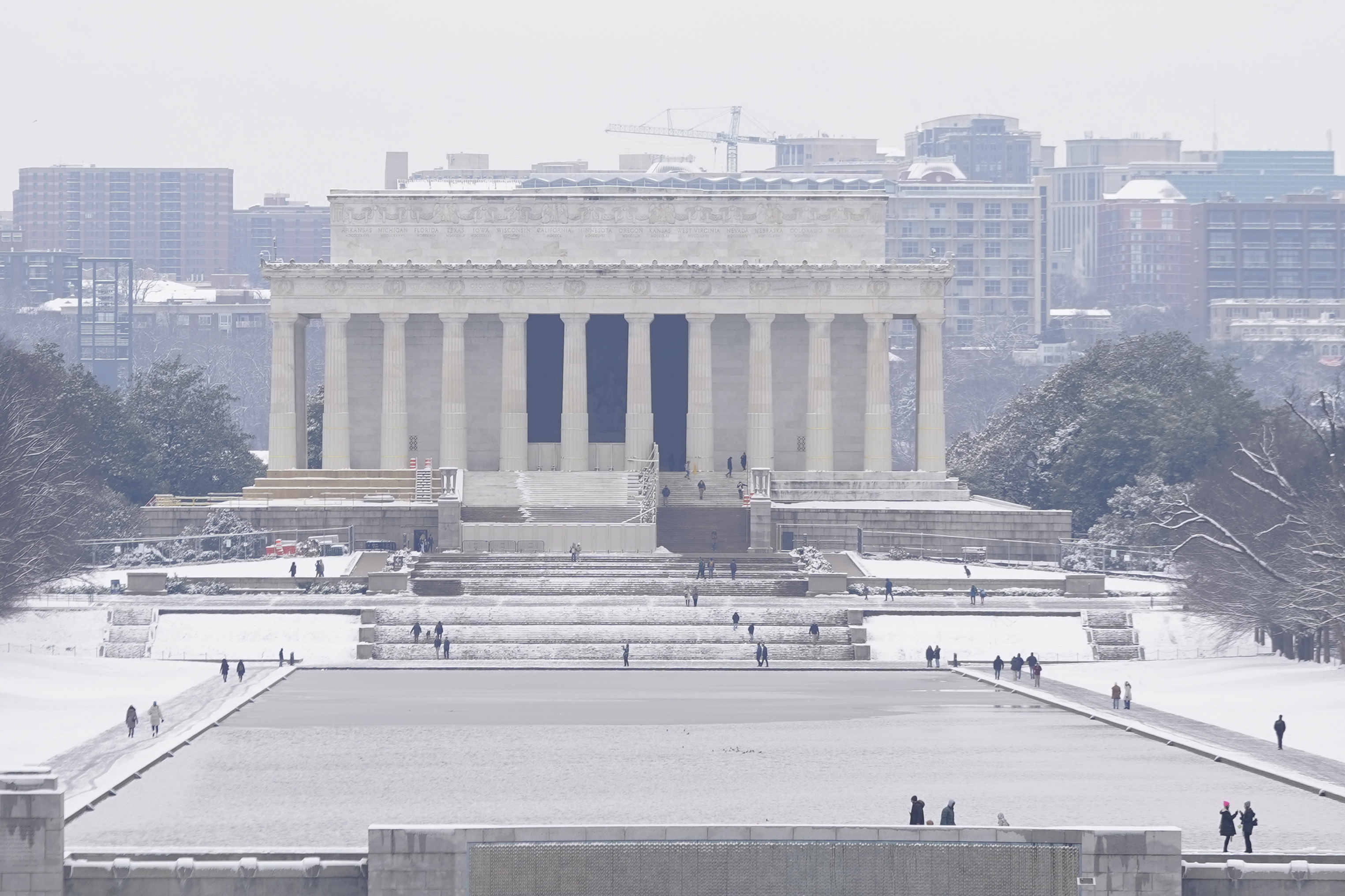 ¡Frío extremo paraliza a EU! Cancelación de miles de vuelos y cierre de oficinas en Washington. FOTOS