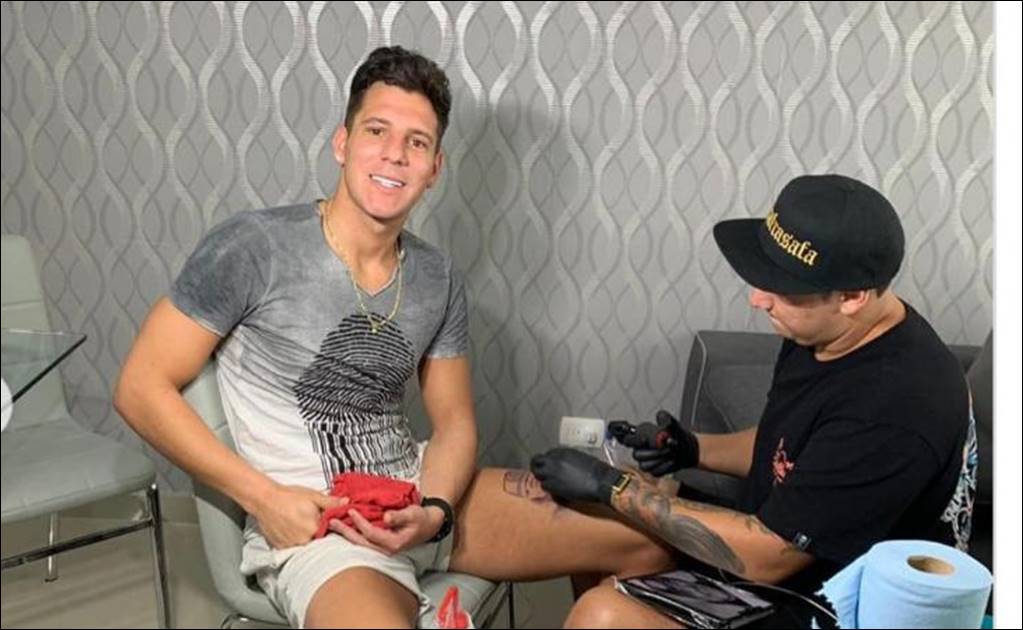 Jugador de Dorados se tatúa el rostro de Maradona