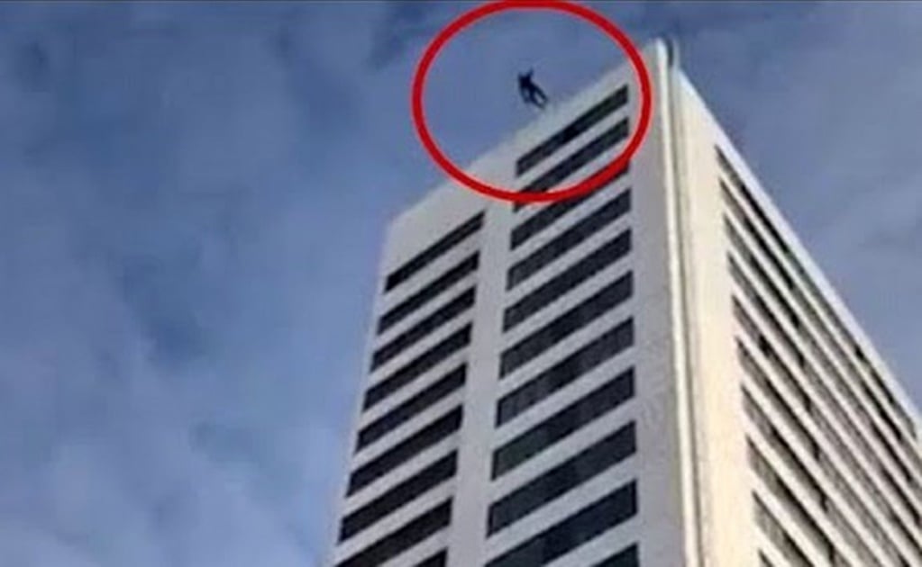 Video. Hombre salta de un edificio de 75 metros y sobrevive