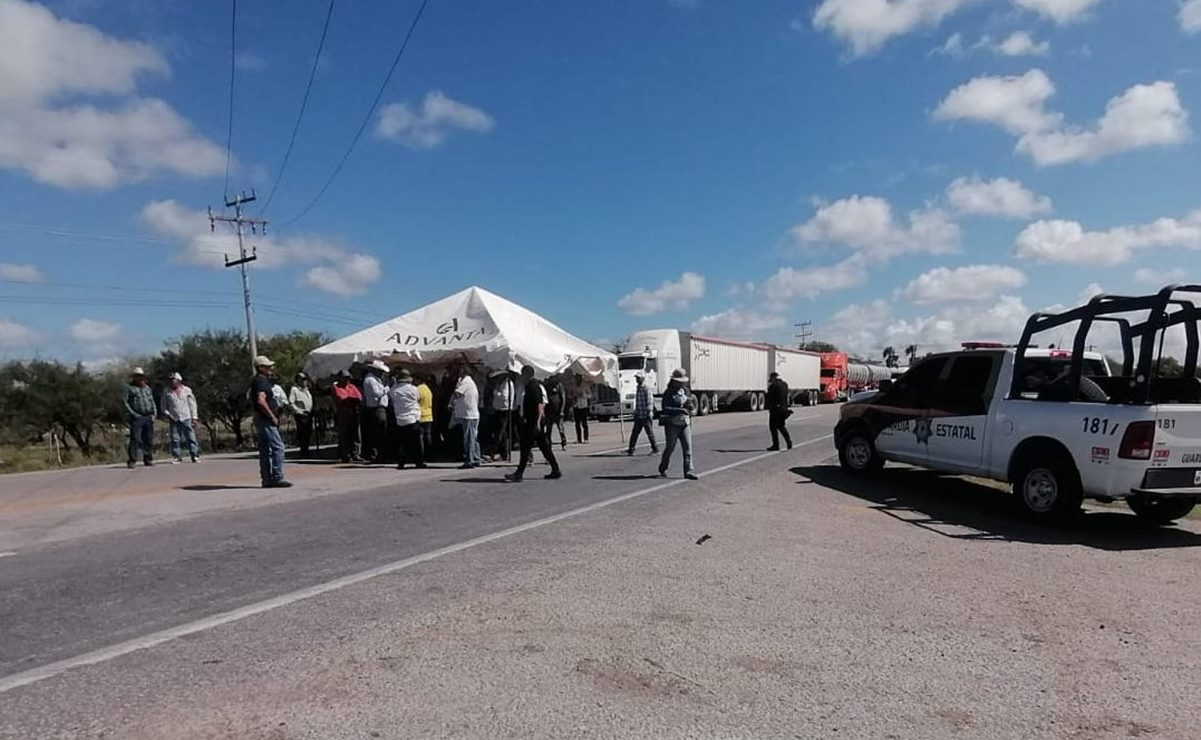 Reportan dos bloqueos de productores de sorgo en carreteras de Tamaulipas