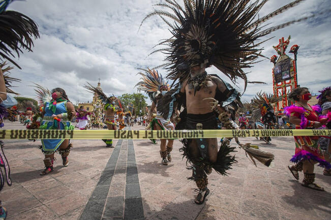 “Nada volverá a ser igual”, concheros adaptan las fiestas de la Santa Cruz a las nuevas medidas sanitarias