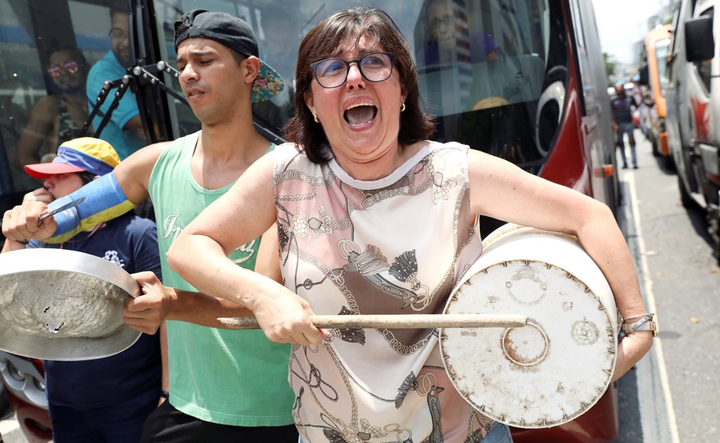 Manifestantes protestan en Venezuela por falta de energía y agua