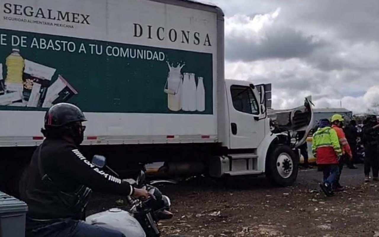 Clonaron logotipos oficiales, aclara Segalmex sobre camión que se accidentó con migrantes 