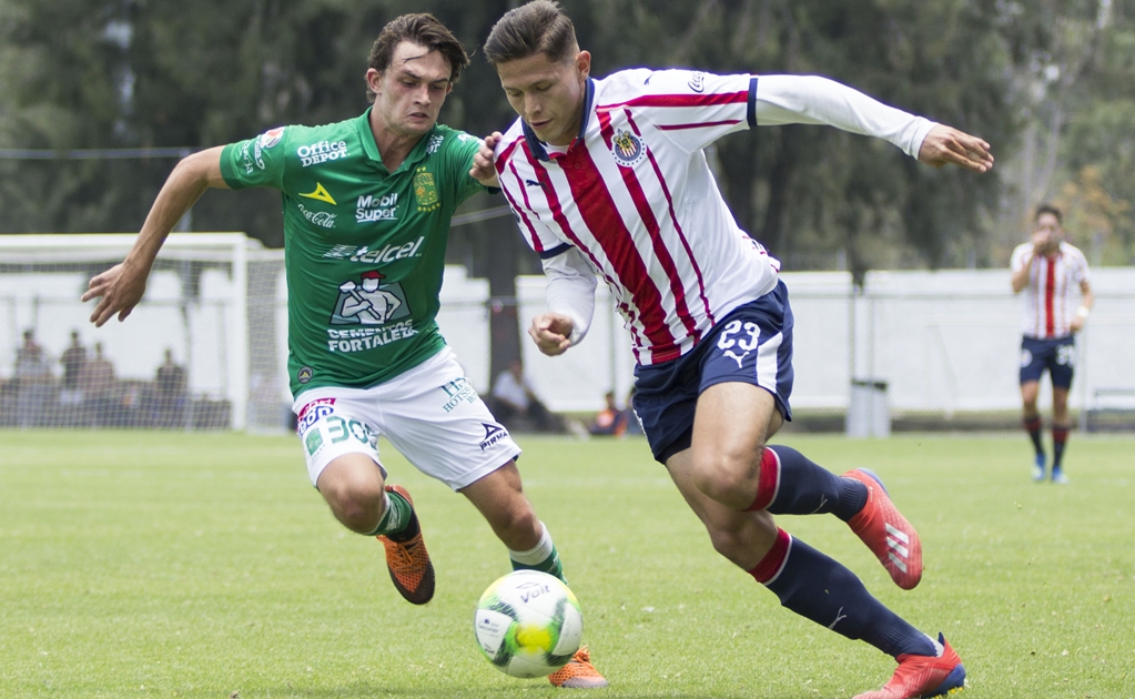 Godínez sale de Chivas y va a León… ¿el nuevo J.J. Macías?