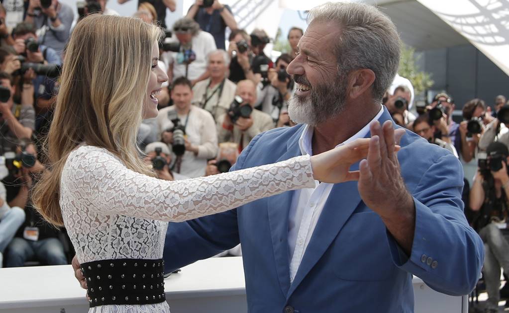 El feliz baile de Mel Gibson en Cannes