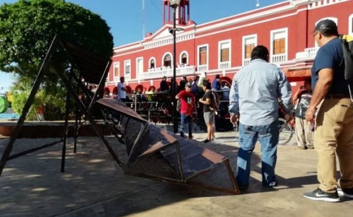 Se desploman gradas durante desfile de la Revolución en Yucatán