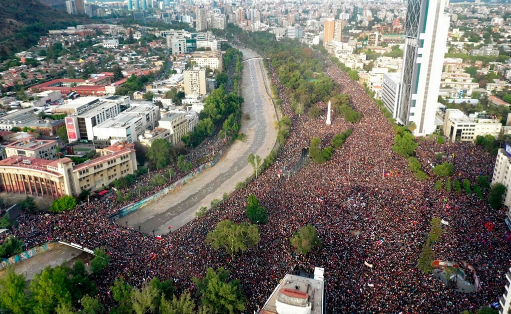 Cerca de un millón de personas marchan en Chile contra Piñera 