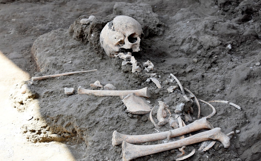 Descubren esqueleto de niño en ruinas de Pompeya