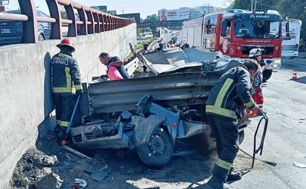 Mujer queda prensada tras accidente automovilístico en la autopista México-Pachuca
