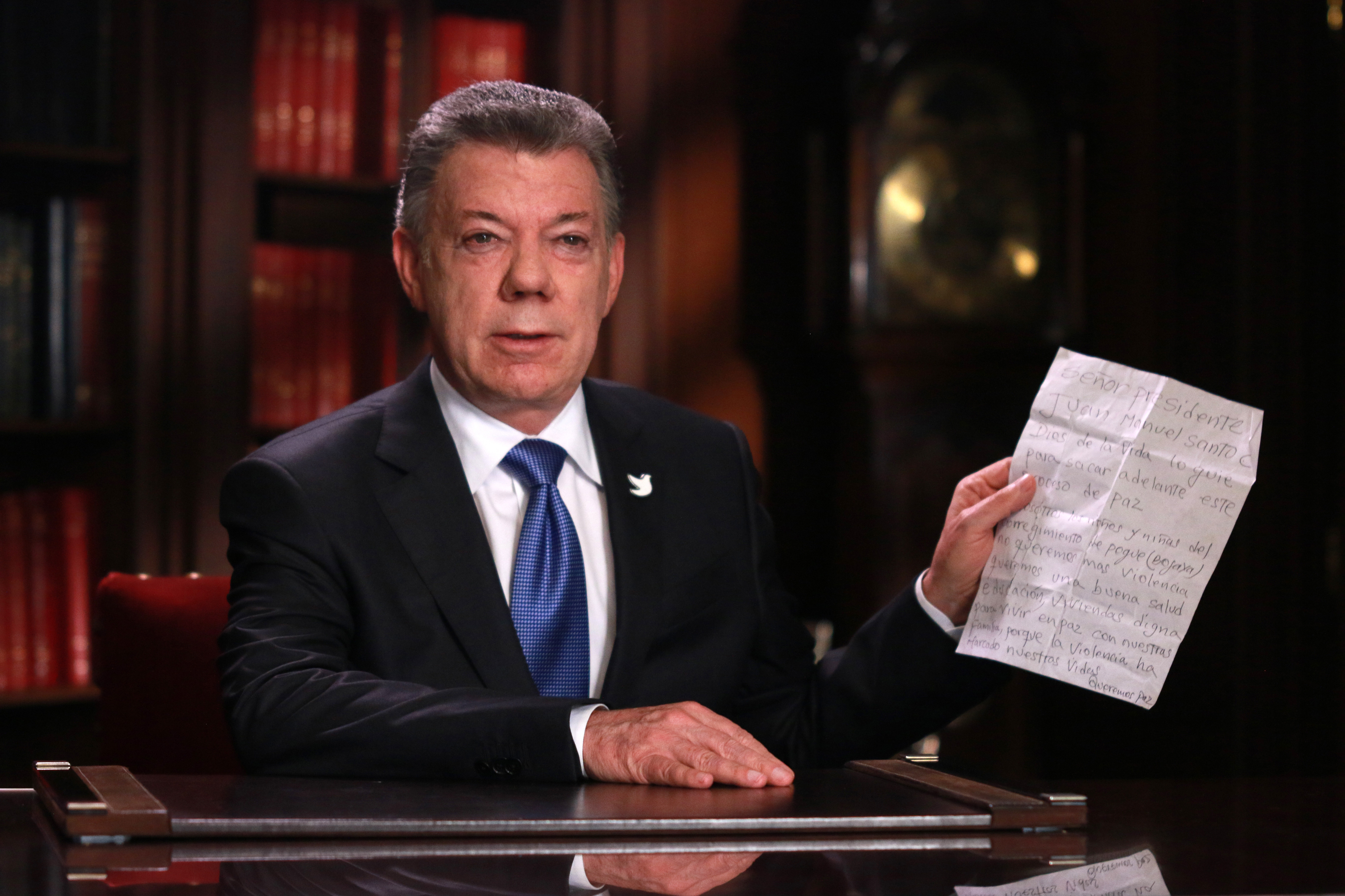 Diálogo con ELN hará que paz en Colombia sea "completa": Santos